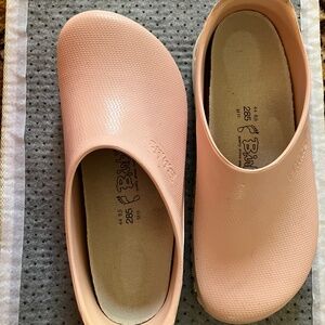 Mens'11 Active BIRKIS seashell pink, rubber - great for gardening or mud season